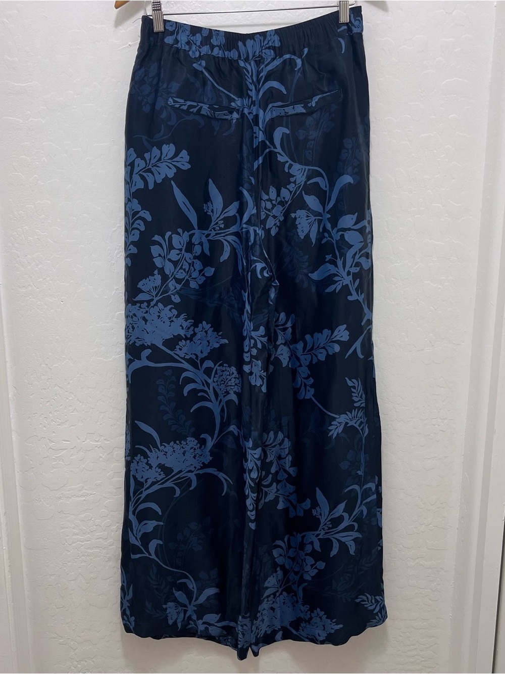 Anthropologie Silky High Rise Wide Leg Pants Floral Print Pockets Navy Size 10 - Picture 9 of 13